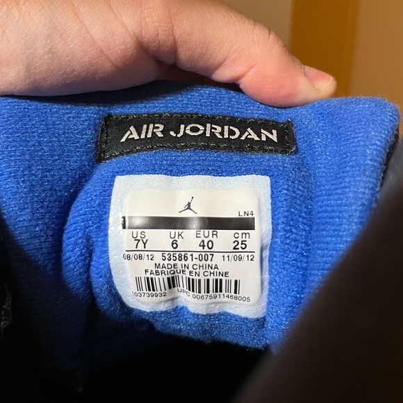 Air Jordan Sneakers - Picture 3 of 8